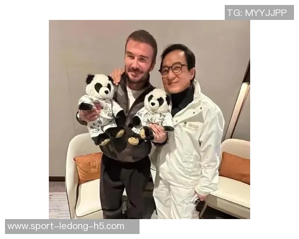 明星聚会小贝与成龙姚明奥尼尔同框自拍引发热议 明星聚会小贝与成龙姚明奥尼尔同框自拍引发热议