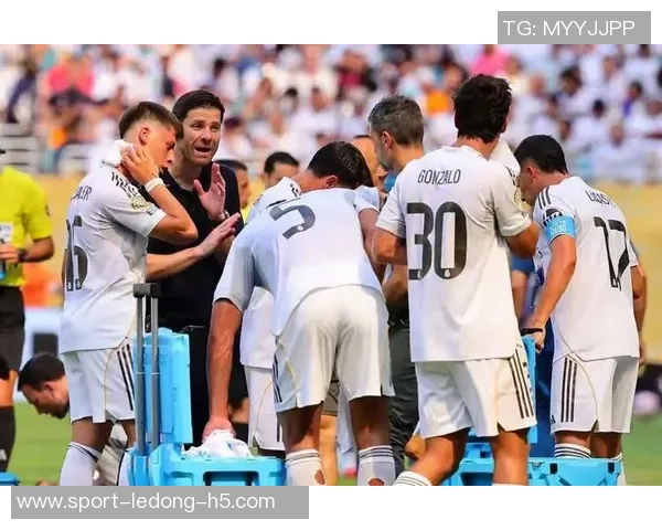 龙塞罗强调阿森西奥与贡萨洛的拼搏精神是皇马真正的精神象征 龙塞罗强调阿森西奥与贡萨洛的拼搏精神是皇马真正的精神象征